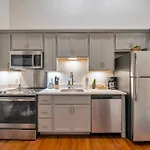 Bright And Modern Studio In Louisville # 408