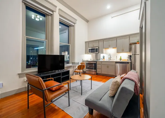 Bright And Modern Studio In Louisville # 408