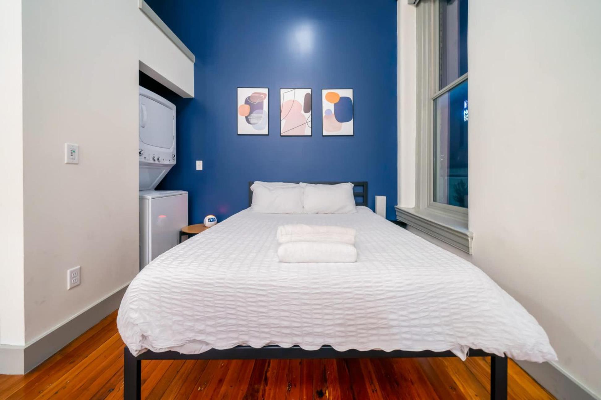 Bright And Modern In # 408 Apartment