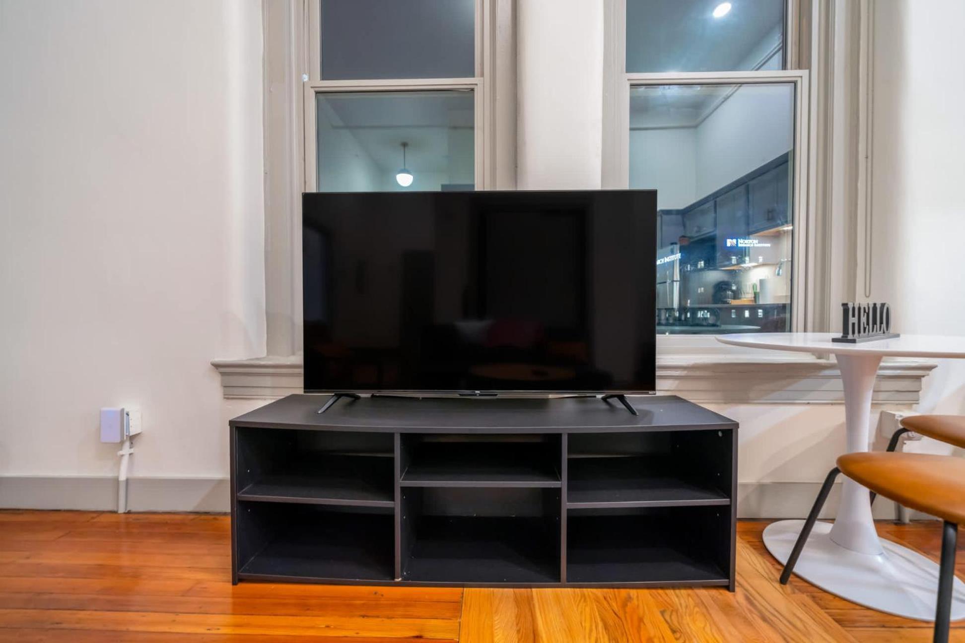 Bright And Modern In # 408 Apartment *