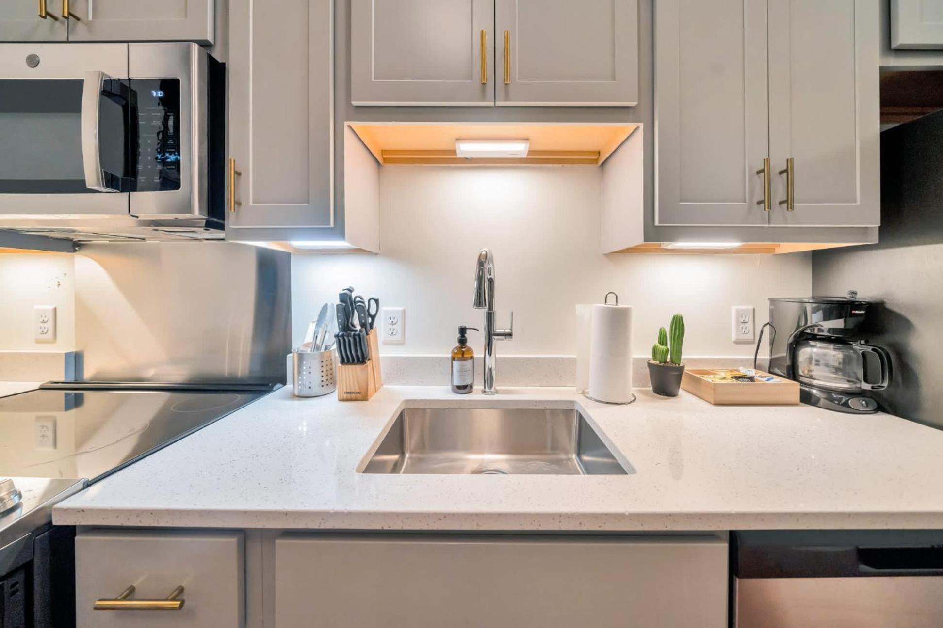 Apartment Bright And Modern In # 408 *