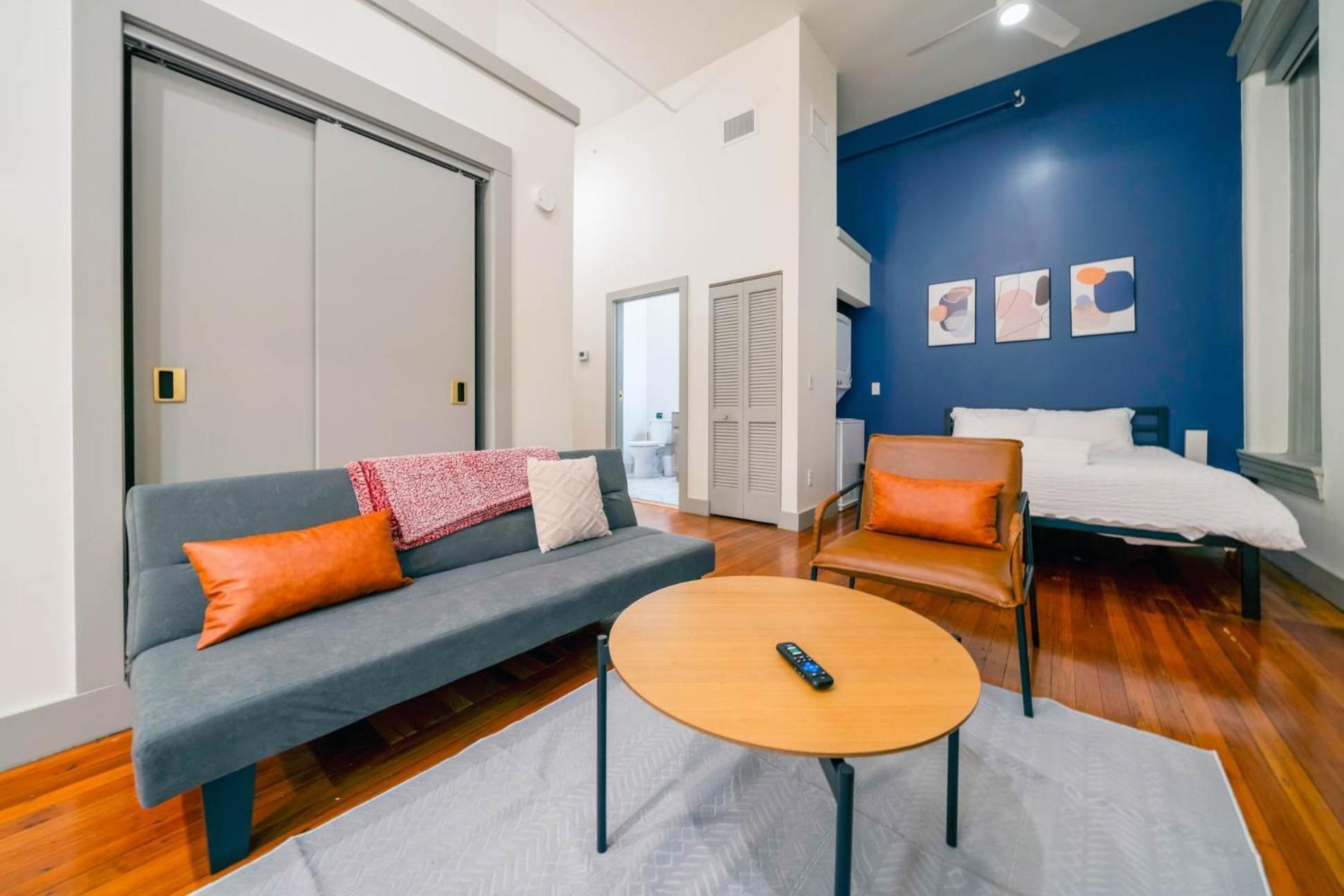 Bright And Modern In # 408 Louisville